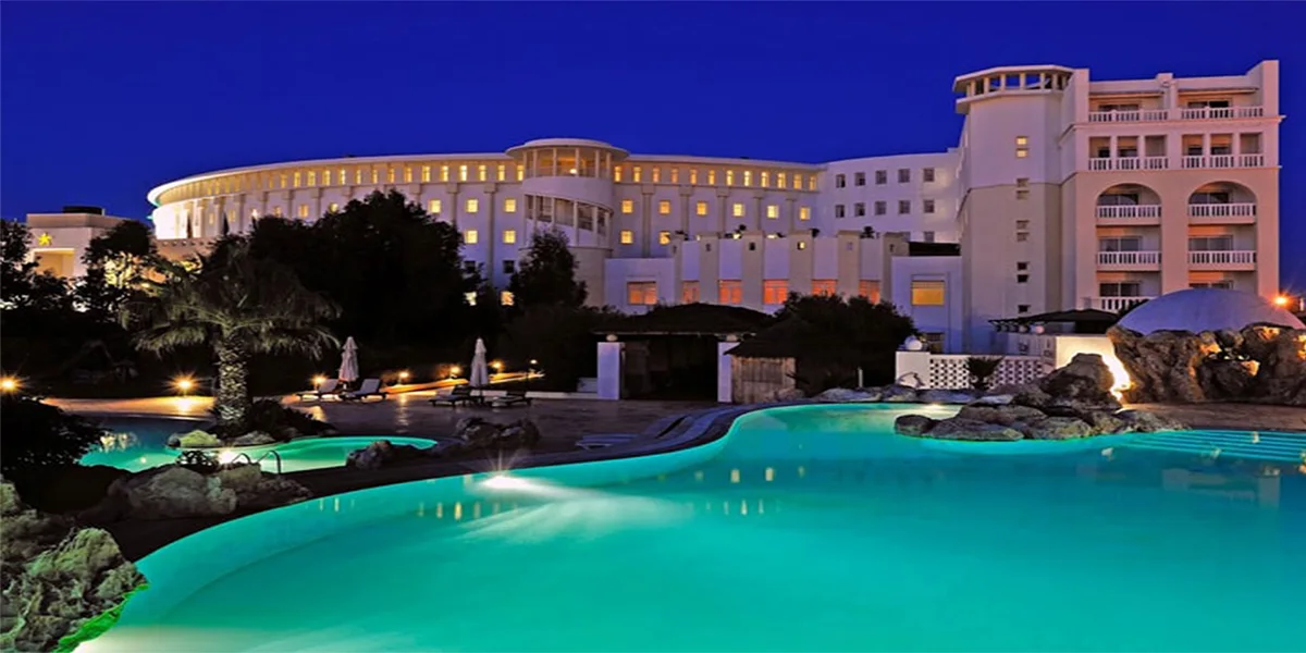 Vue nocturne de la résidence à Yasmine Hammamet